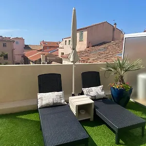 Au Coeur De T2 Climatisé Avec Terrasse Et Garage Bandol